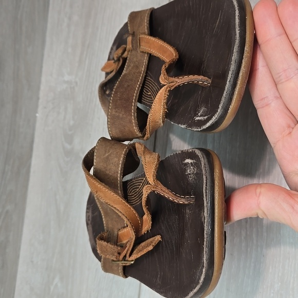 Chaco Women Bronze Thong Leather Sandals Flats shoes sz 7 - Picture 4 of 13